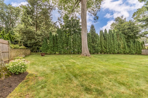 57 Locksley Road Lynnfield, MA 01940 - Photo 29 of 30 Gallery Image 29