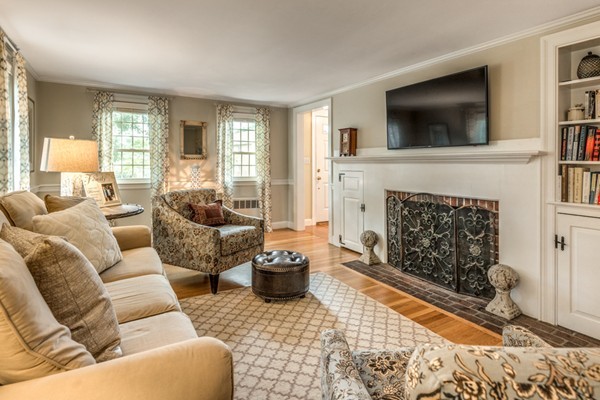 57 Locksley Road Lynnfield, MA 01940 - Photo 7 of 30 Gallery Image 7