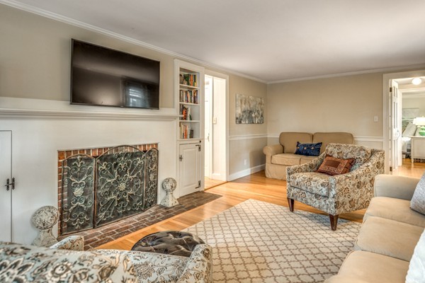 57 Locksley Road Lynnfield, MA 01940 - Photo 8 of 30 Gallery Image 8