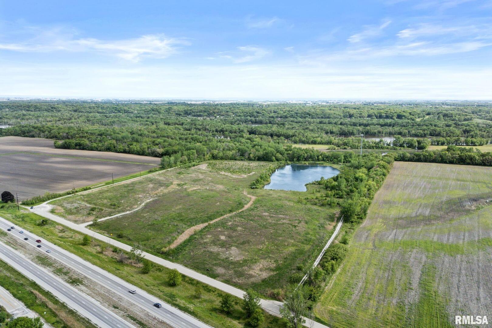 7300 John Deere Road Moline, IL 61265 - Photo 2 of 10 a view of a tennis court