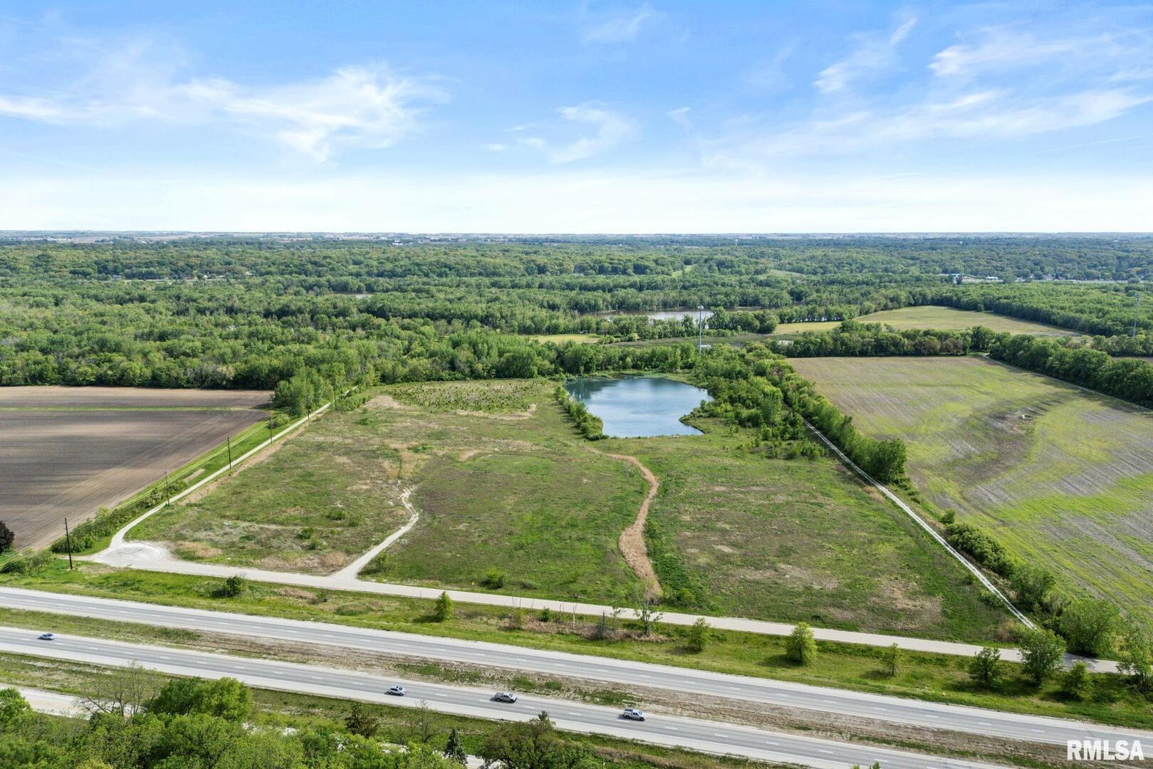 7300 John Deere Road Moline, IL 61265 - Photo 3 of 10 a view of a tennis court