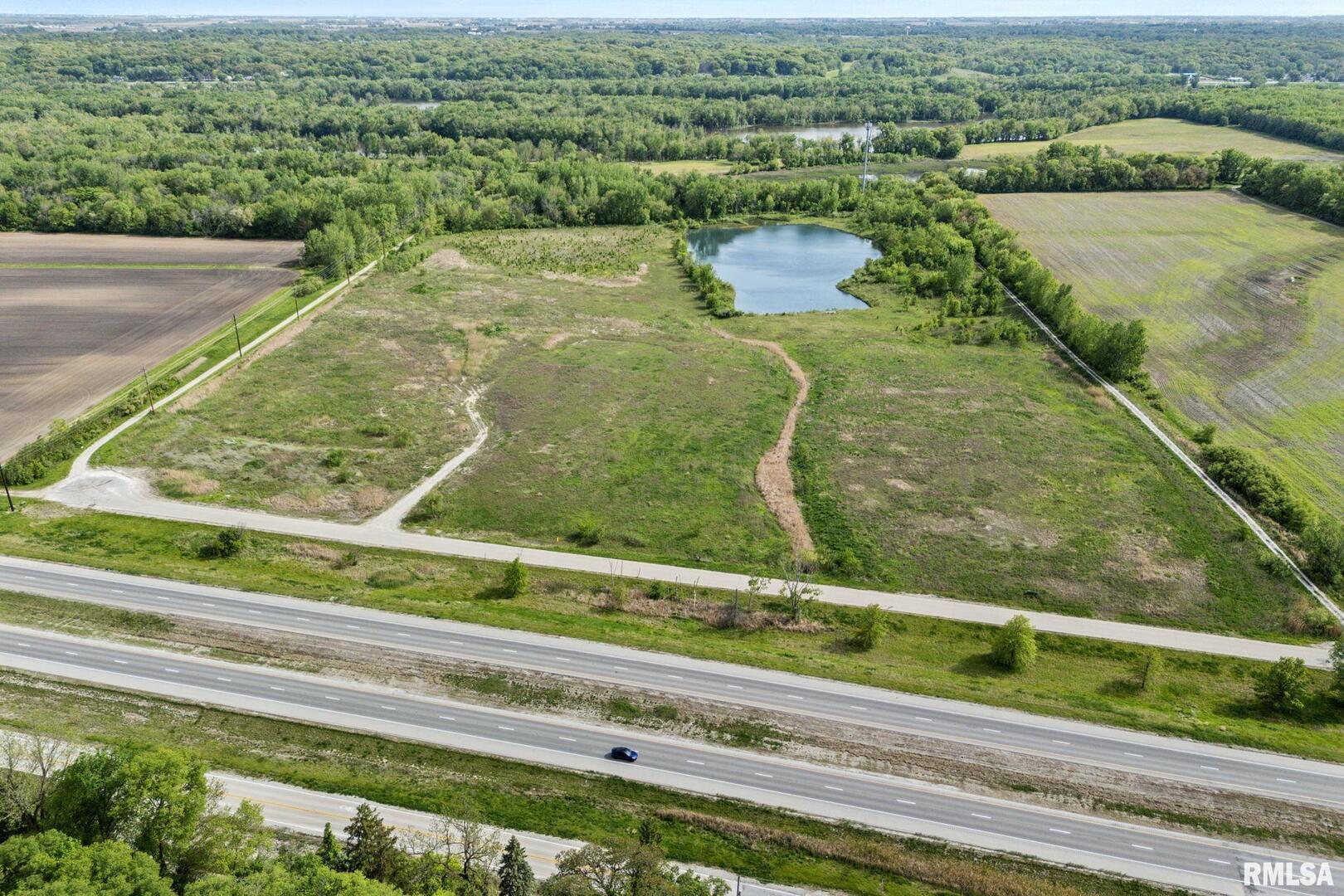 7300 John Deere Road Moline, IL 61265 - Photo 4 of 10 a view of a swimming pool with a yard