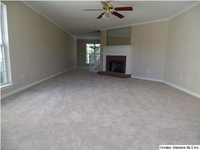 204 Warwick Lane Alabaster, AL 35007 - Photo 2 of 11