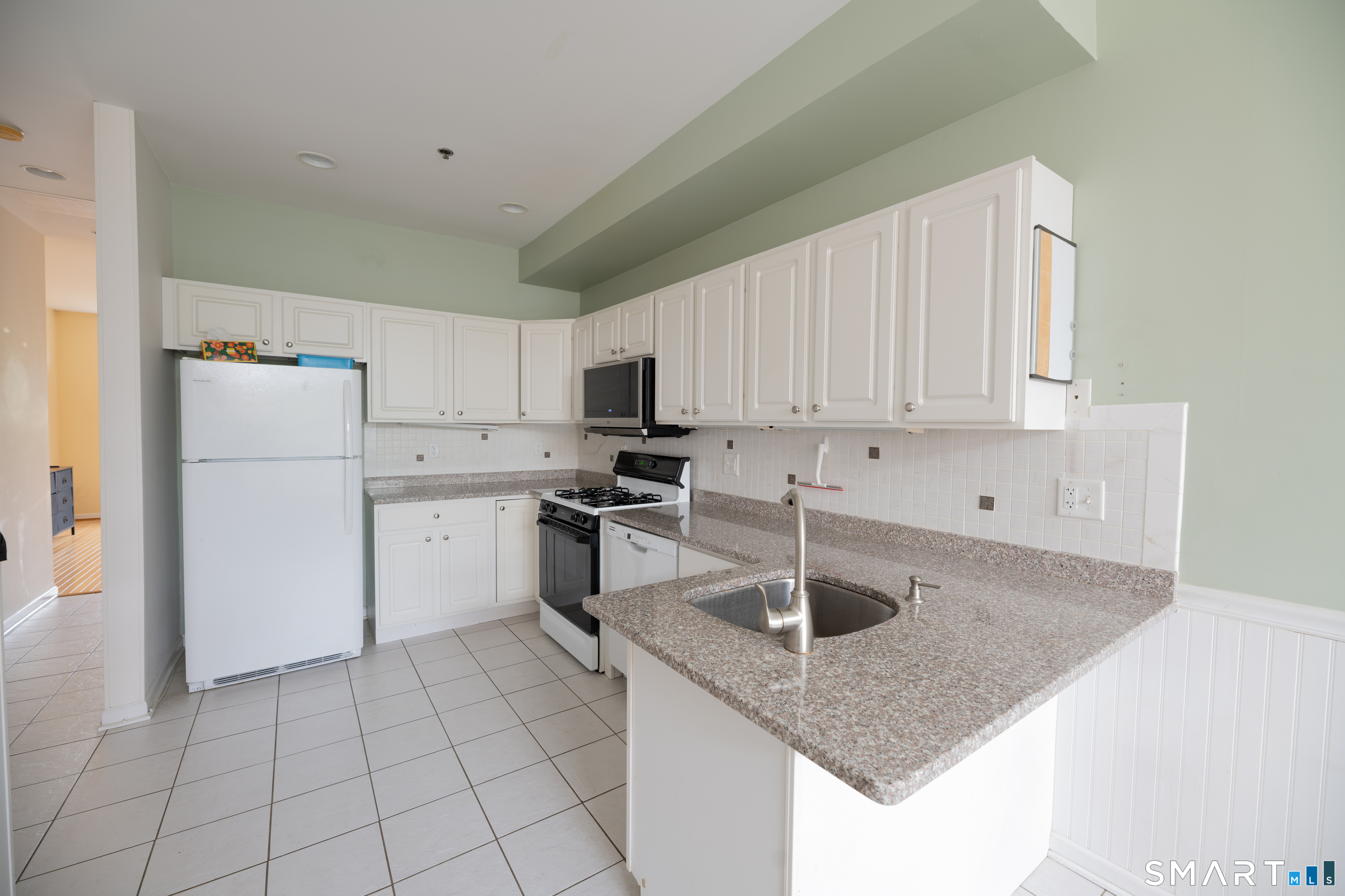 291 Silver Brook Road, Unit 4 Orange, CT 06477 - Photo 2 of 18