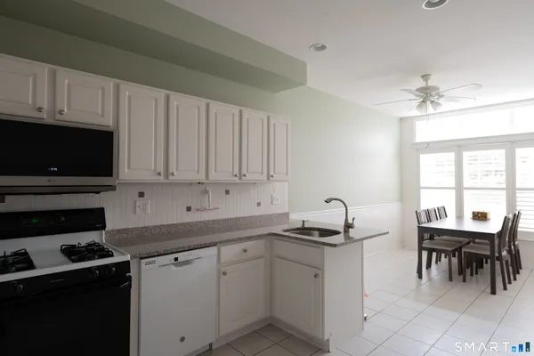 $3,000 | 291 Silver Brook Road, Unit 4, Orange, CT 06477