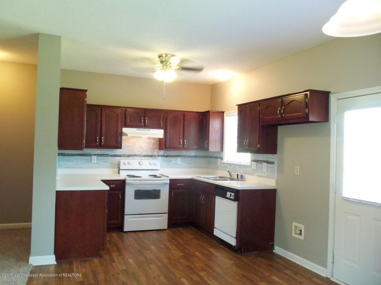 7330 Deerbrook Road Olive Branch, MS 38654 - Photo 4 of 22 102_9576