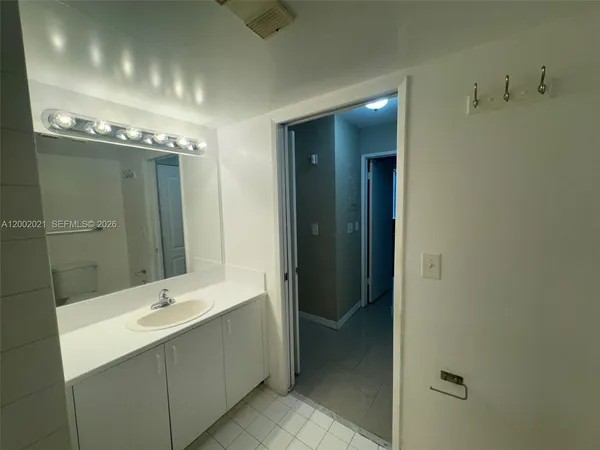 $2,100 | 111 Yacht Club Way, Unit 107, Hypoluxo, FL 33462