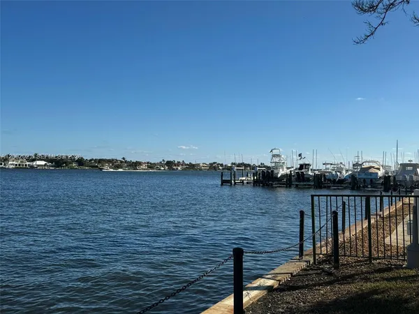 $2,100 | 111 Yacht Club Way, Unit 107, Hypoluxo, FL 33462