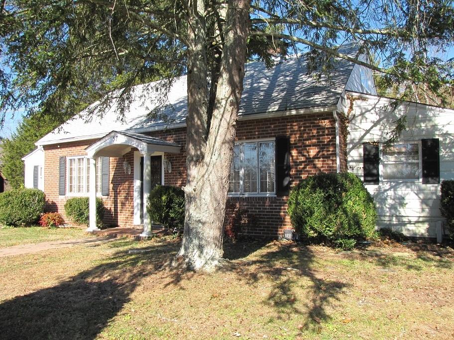 37 West Circle Road Norris, TN 37828 - Photo 1 of 1 Front _37 West Cir_ 912 (3)