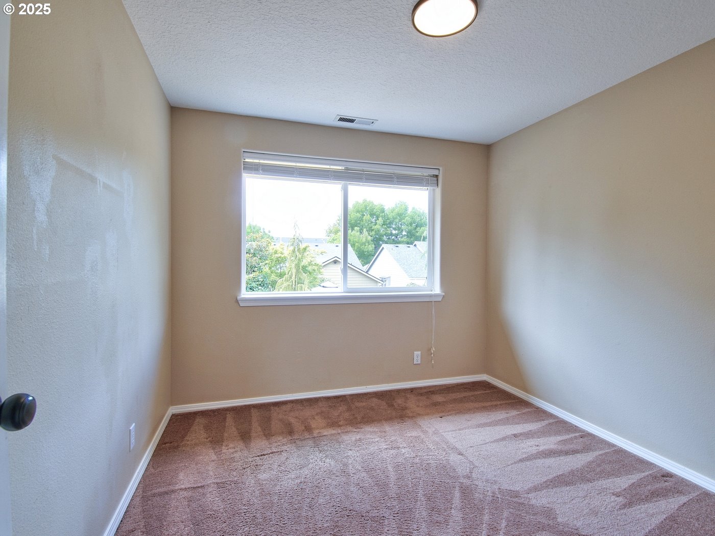 3229 North Meridian Street Newberg, OR 97132 - Photo 28 of 41 an empty room with a window