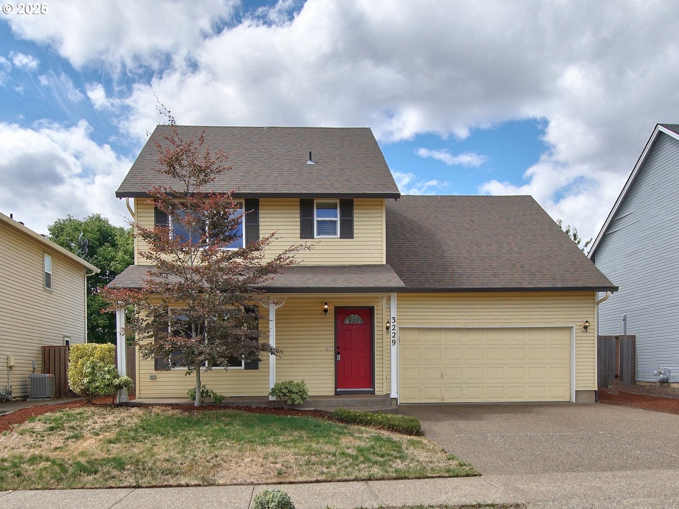 3229 North Meridian Street Newberg, OR 97132 - Photo 38 of 41 a front view of a house with garden