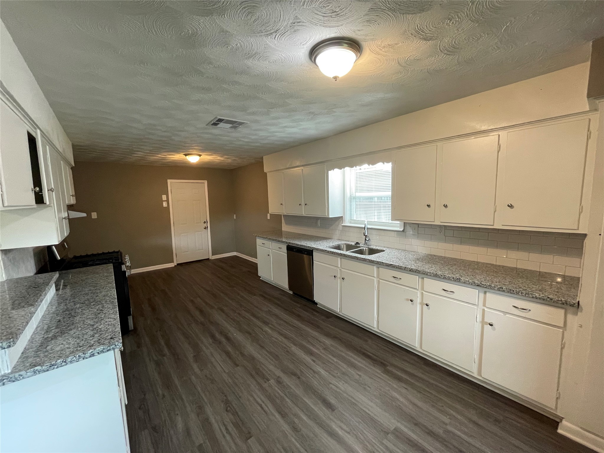 2526 Jackson La Marque, TX 77568 - Photo 4 of 17
