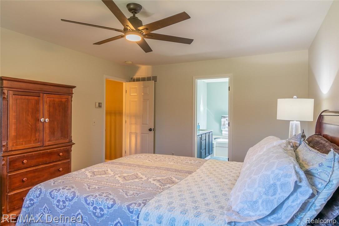 1083 Ridgeview Circle Lake Orion, MI 48362 - Photo 25 of 46 Master Bedroom