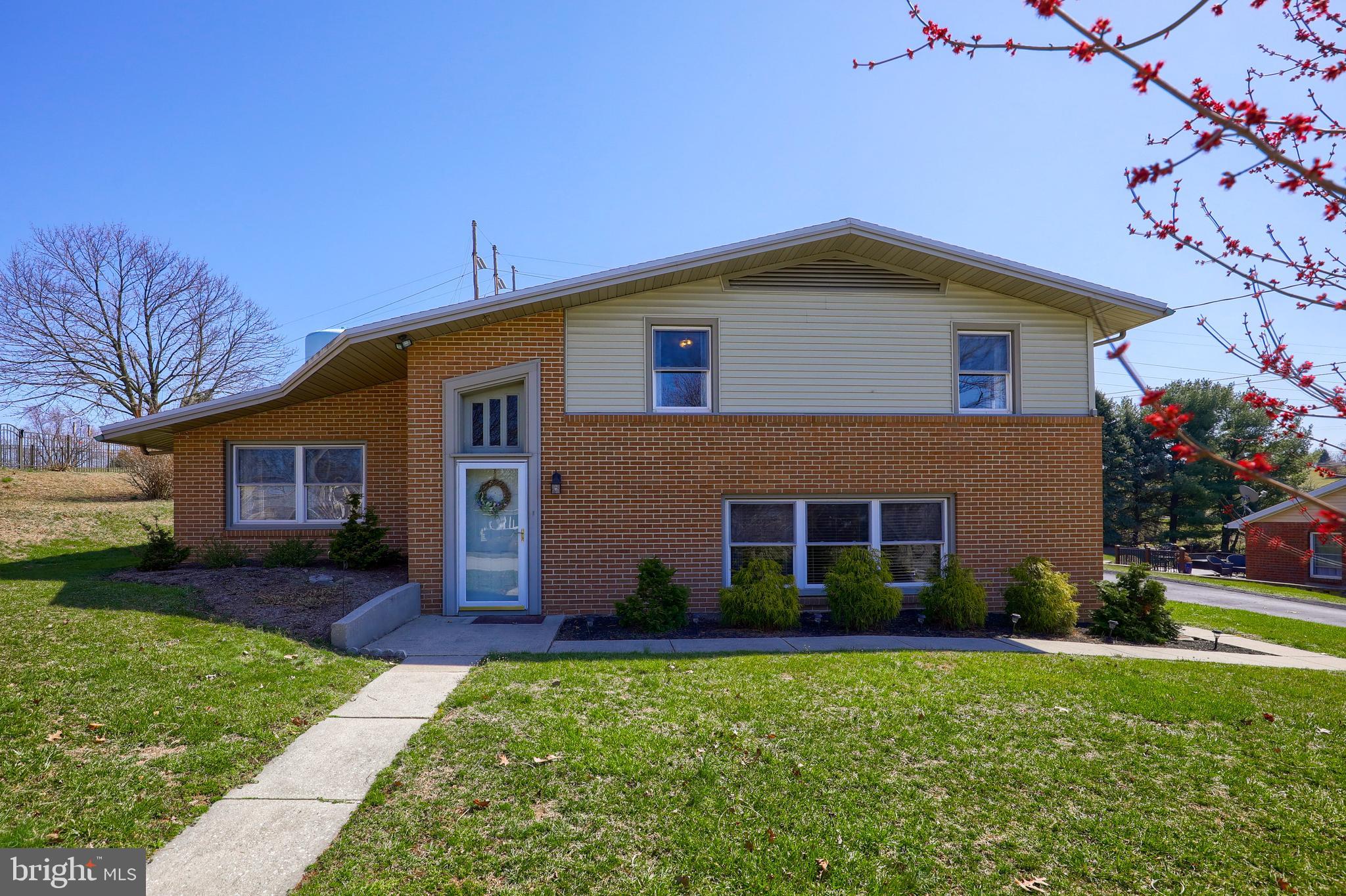 1640 Northview Road York, PA 17406 - Photo 1 of 33 Gallery Image 1