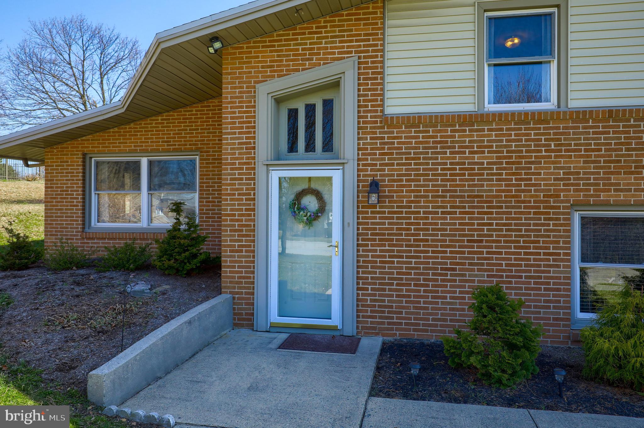 1640 Northview Road York, PA 17406 - Photo 2 of 33 Gallery Image 2
