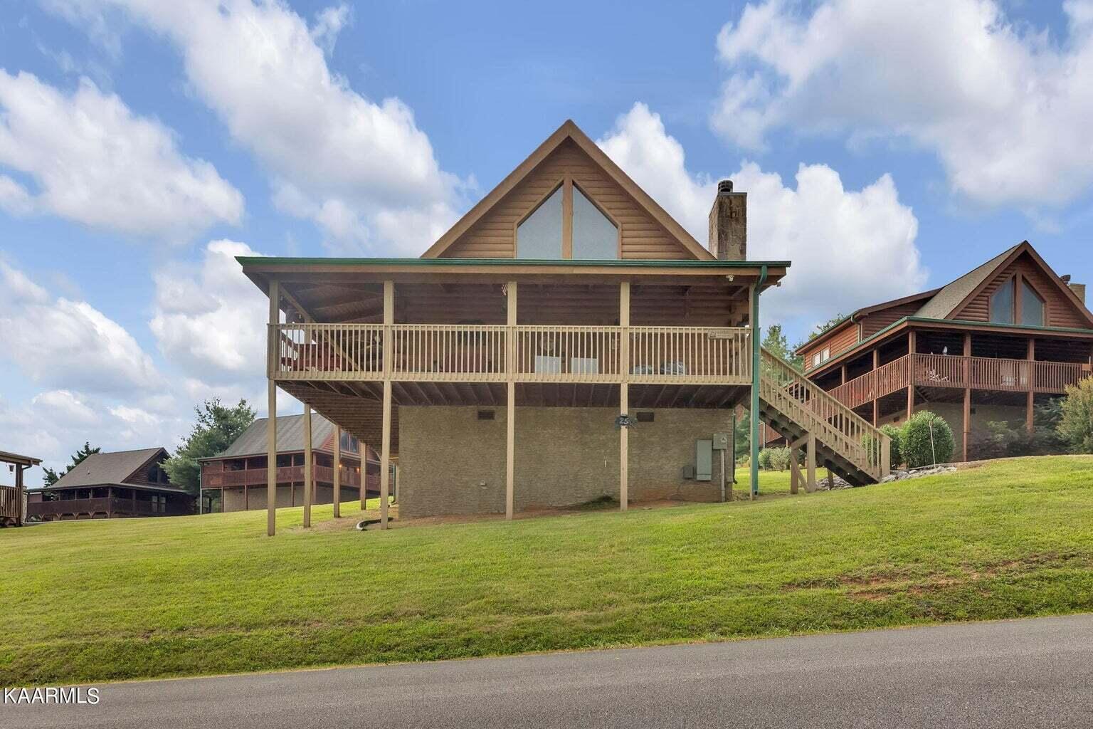 1815 Trout Way Sevierville, TN 37862 - Photo 2 of 27 20230807081808915709000000-o