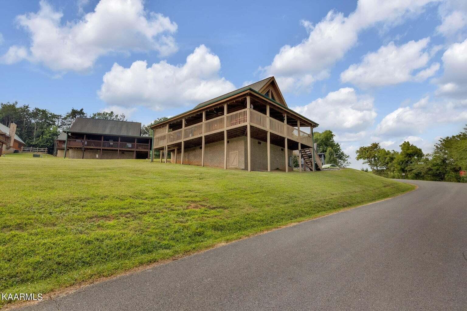 1815 Trout Way Sevierville, TN 37862 - Photo 8 of 27 20230807081810979383000000-o