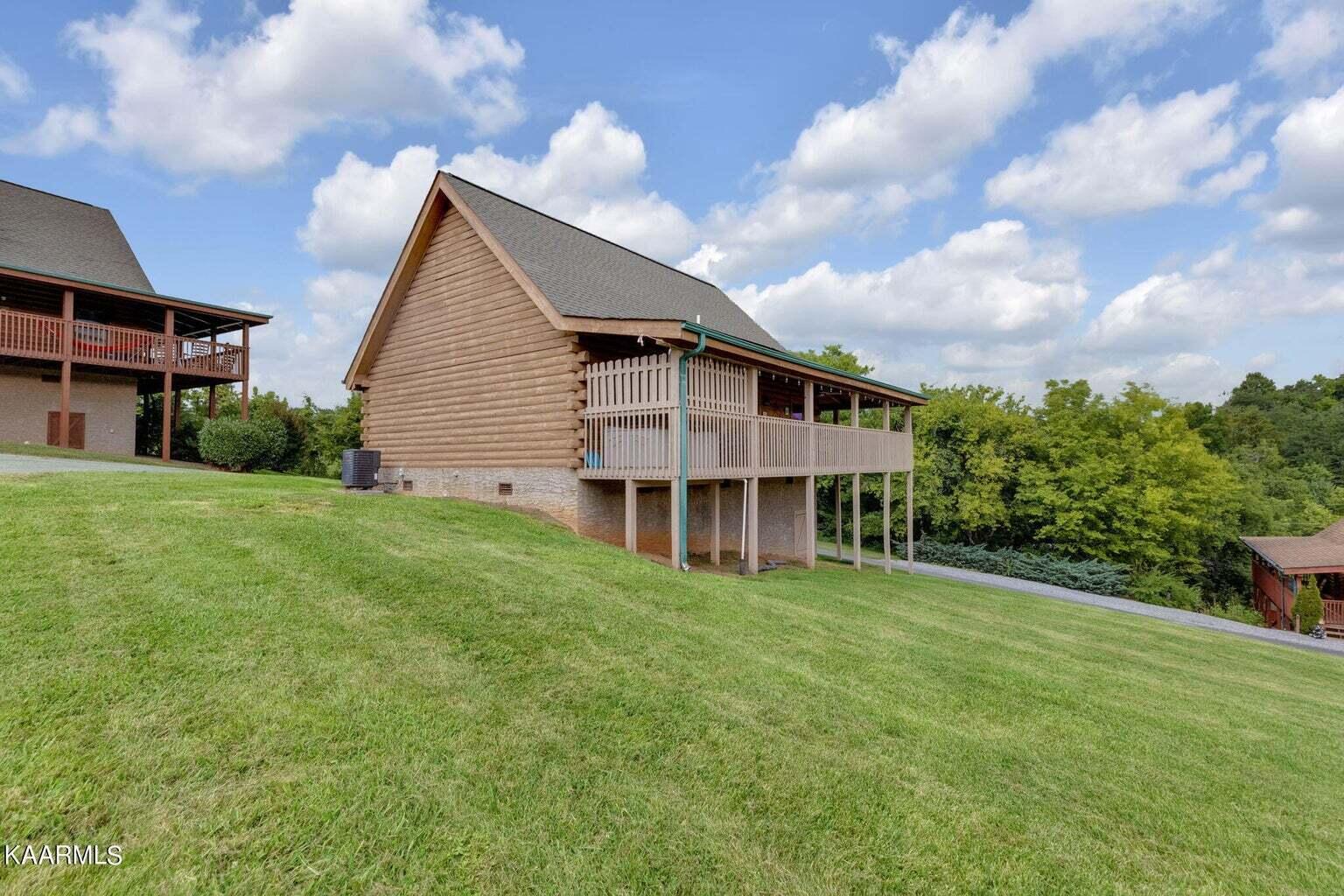 1815 Trout Way Sevierville, TN 37862 - Photo 9 of 27 20230807081813219324000000-o