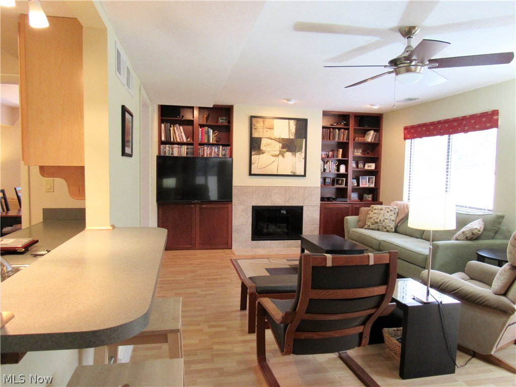 787 Hampton Ridge Drive Akron, OH 44313 - Photo 11 of 32 Pass thru from kitchen to the family room.