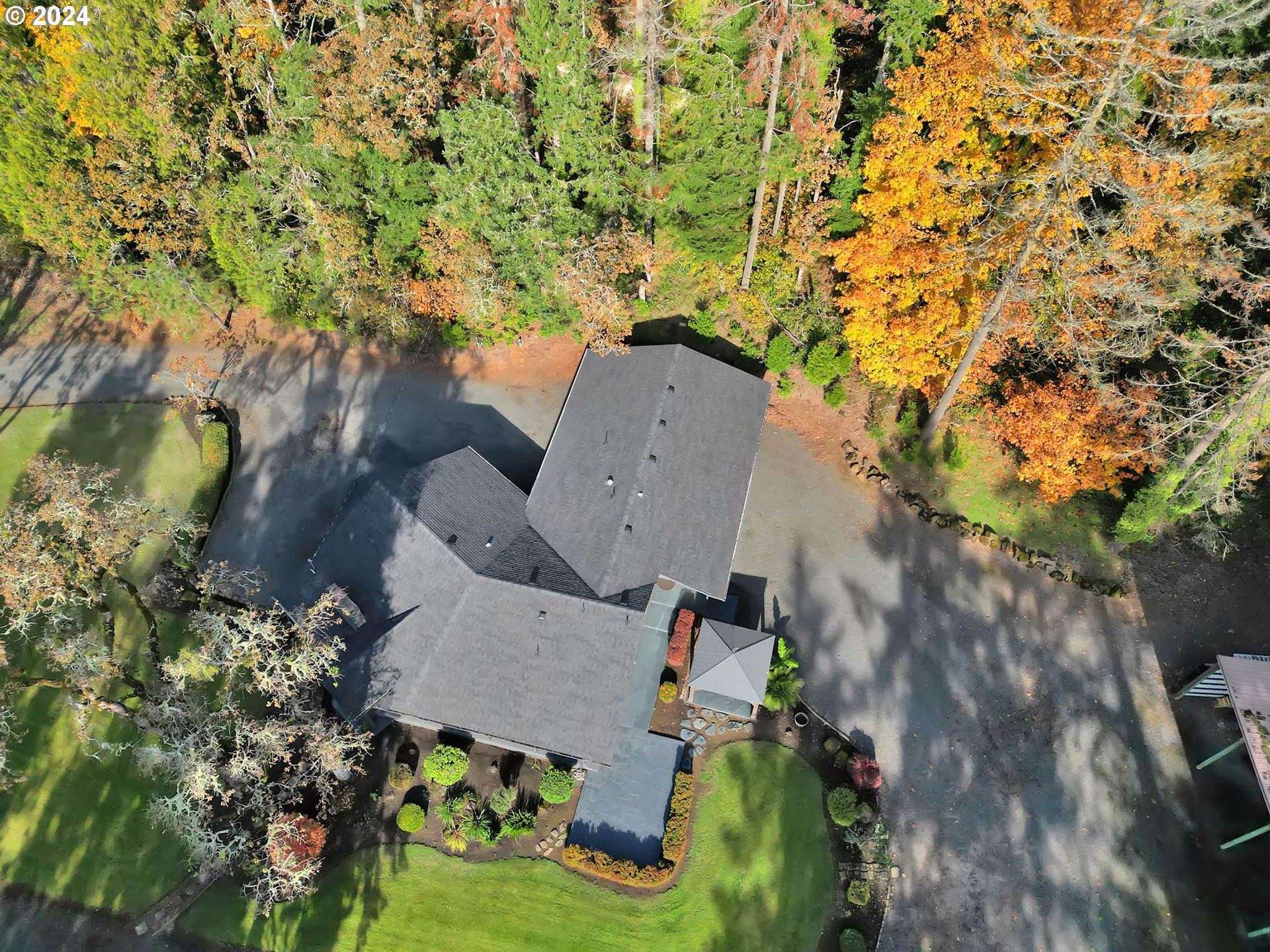 927 South 47th Street Springfield, OR 97478 - Photo 45 of 48 an aerial view of a house with a yard