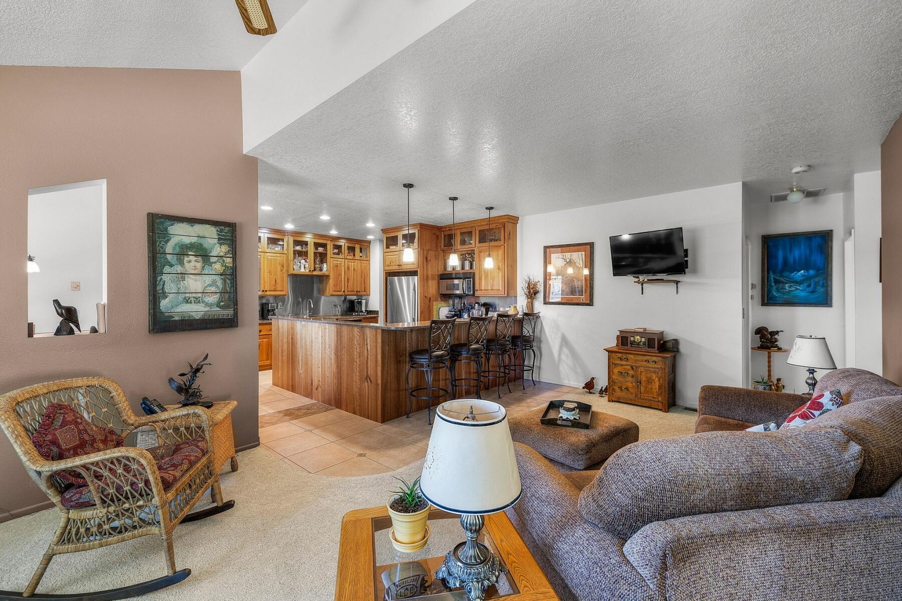 62610 Erickson Road Bend, OR 97701 - Photo 5 of 40 Living room looking towards kitchen and dining