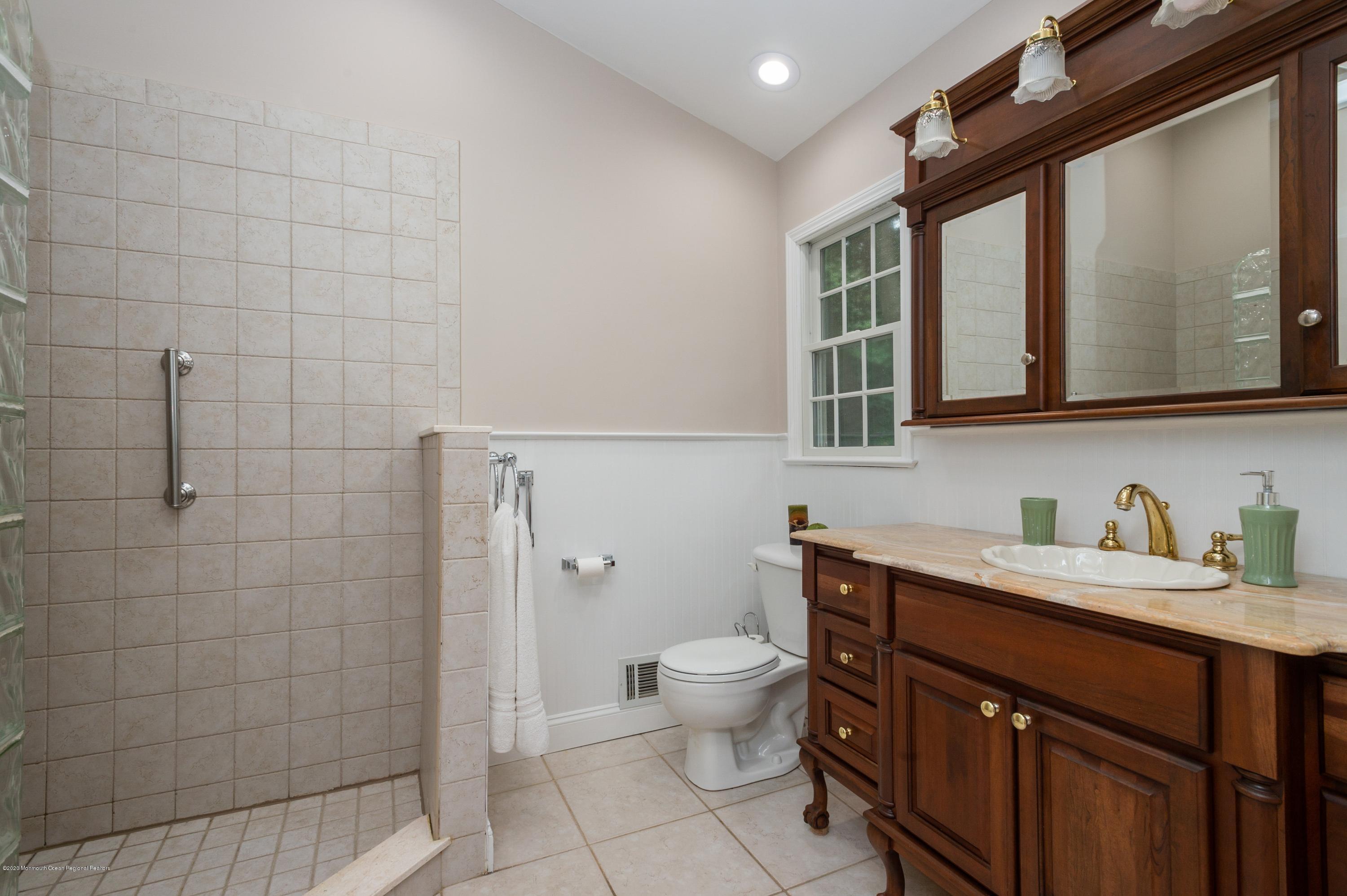 19 Tall Tree Road Middletown, NJ 07748 - Photo 15 of 24 13_19TallTreeRd_13_MasterBathroom_HiRes