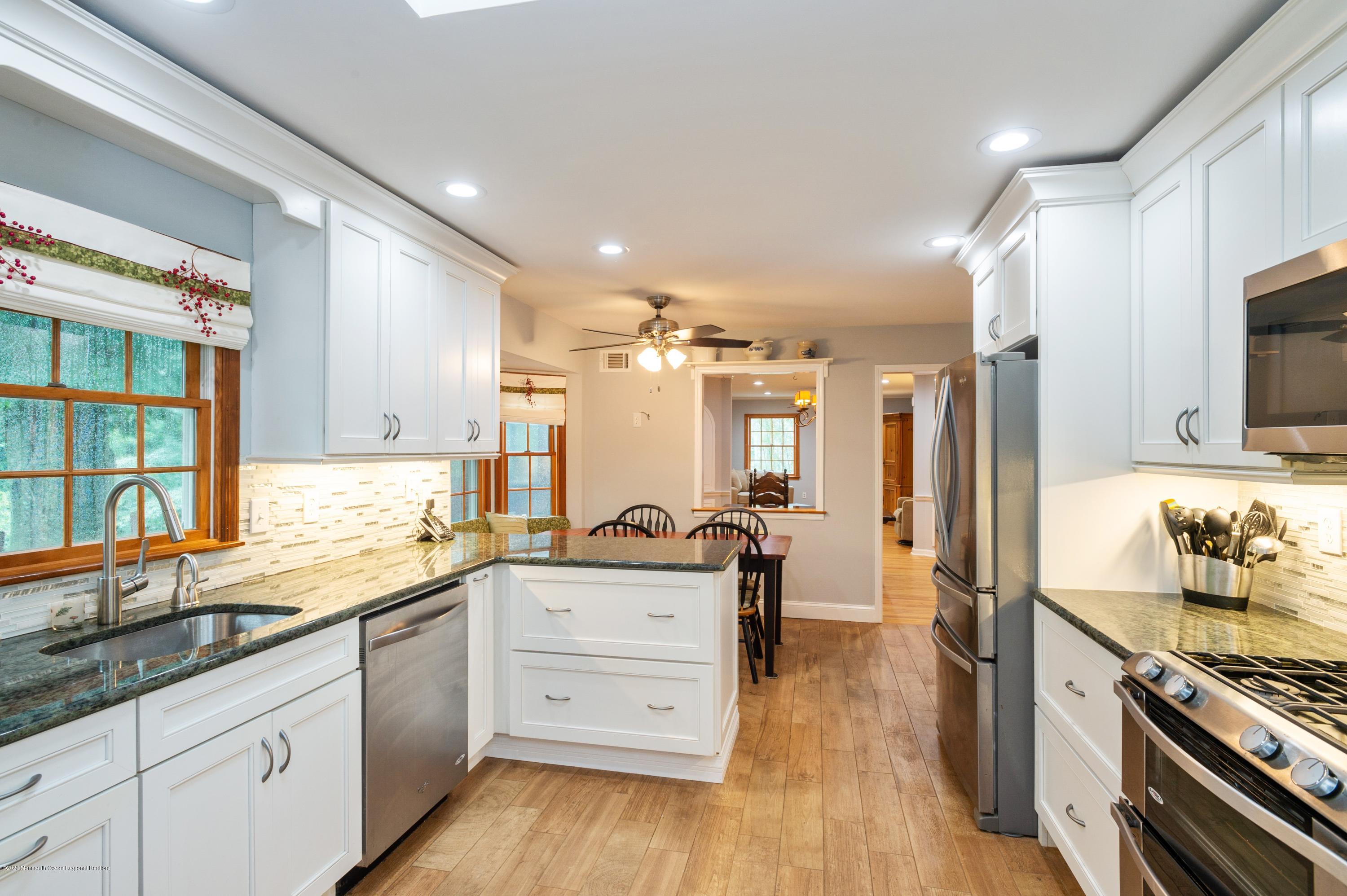 19 Tall Tree Road Middletown, NJ 07748 - Photo 5 of 24 04_19TallTreeRd_177002_Kitchen_HiRes