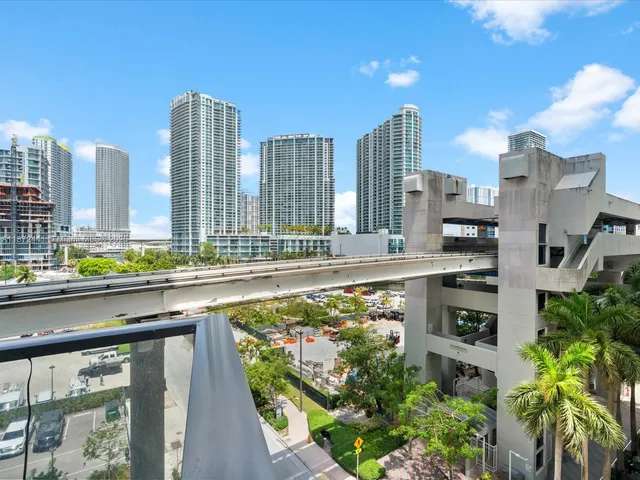 $590,000 | 31 Southeast 6th Street, Unit 802, Miami, FL 33131