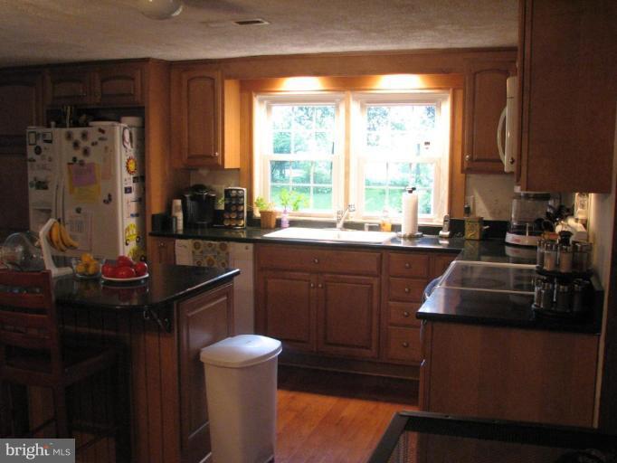 17169 Raccoon Ford Road Culpeper, VA 22701 - Photo 6 of 13 Kitchen