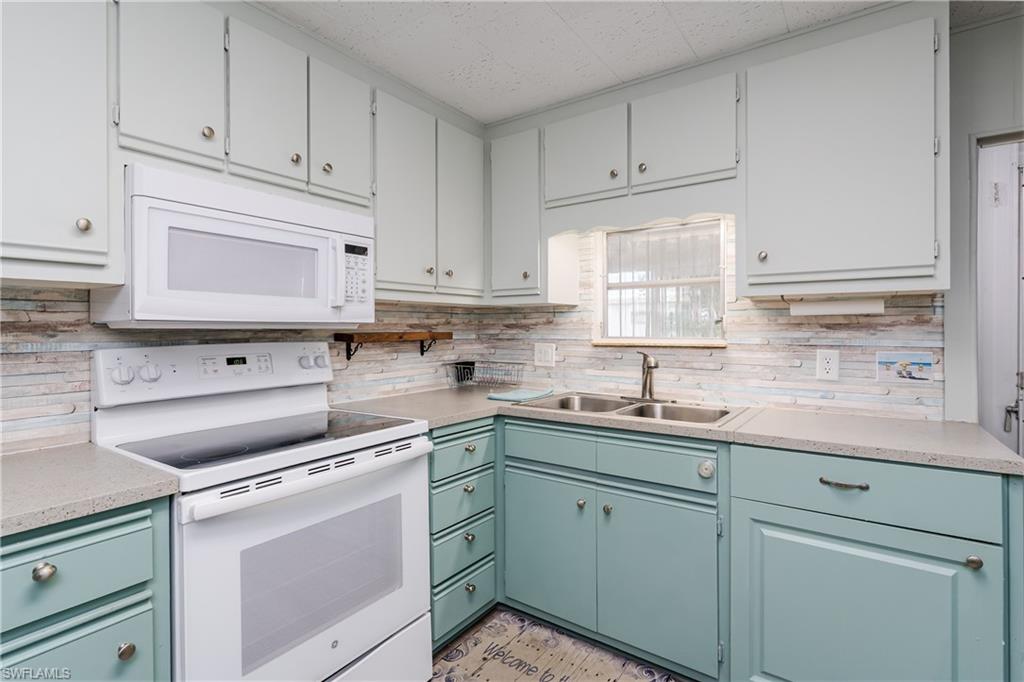 469 Riviera Boulevard West Naples, FL 34112 - Photo 9 of 31