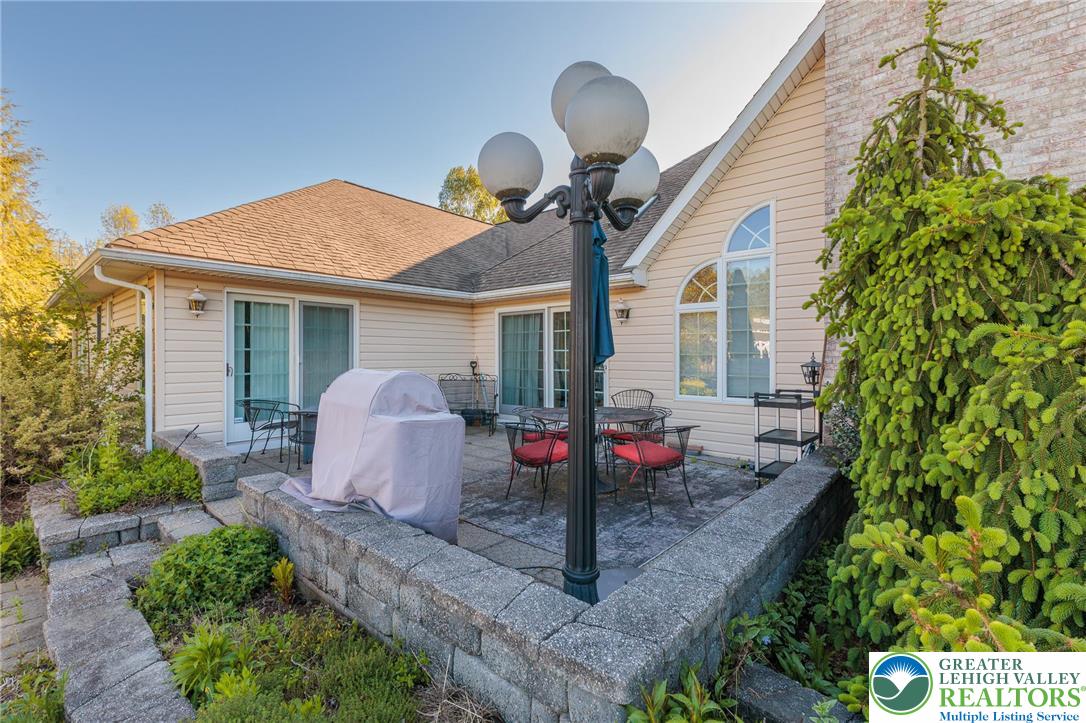 1089 Deemer Road Bath, PA 18014 - Photo 8 of 57