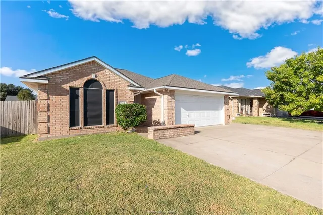 $1,900 | 3512 Wild Plum Street, College Station, TX 77845