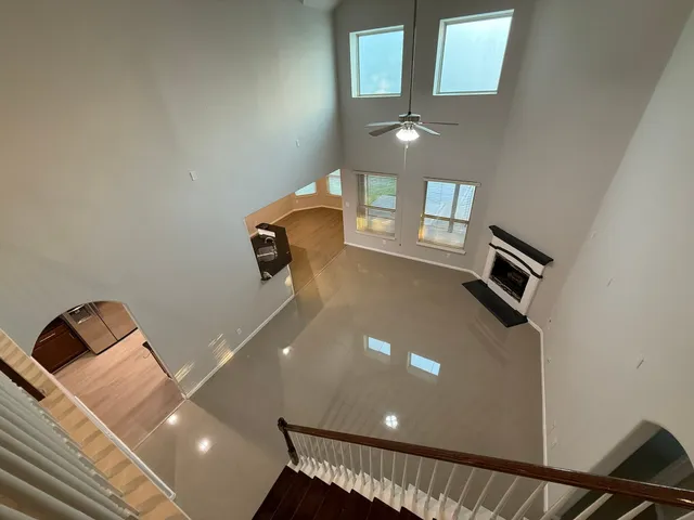 a view of an entryway and livingroom