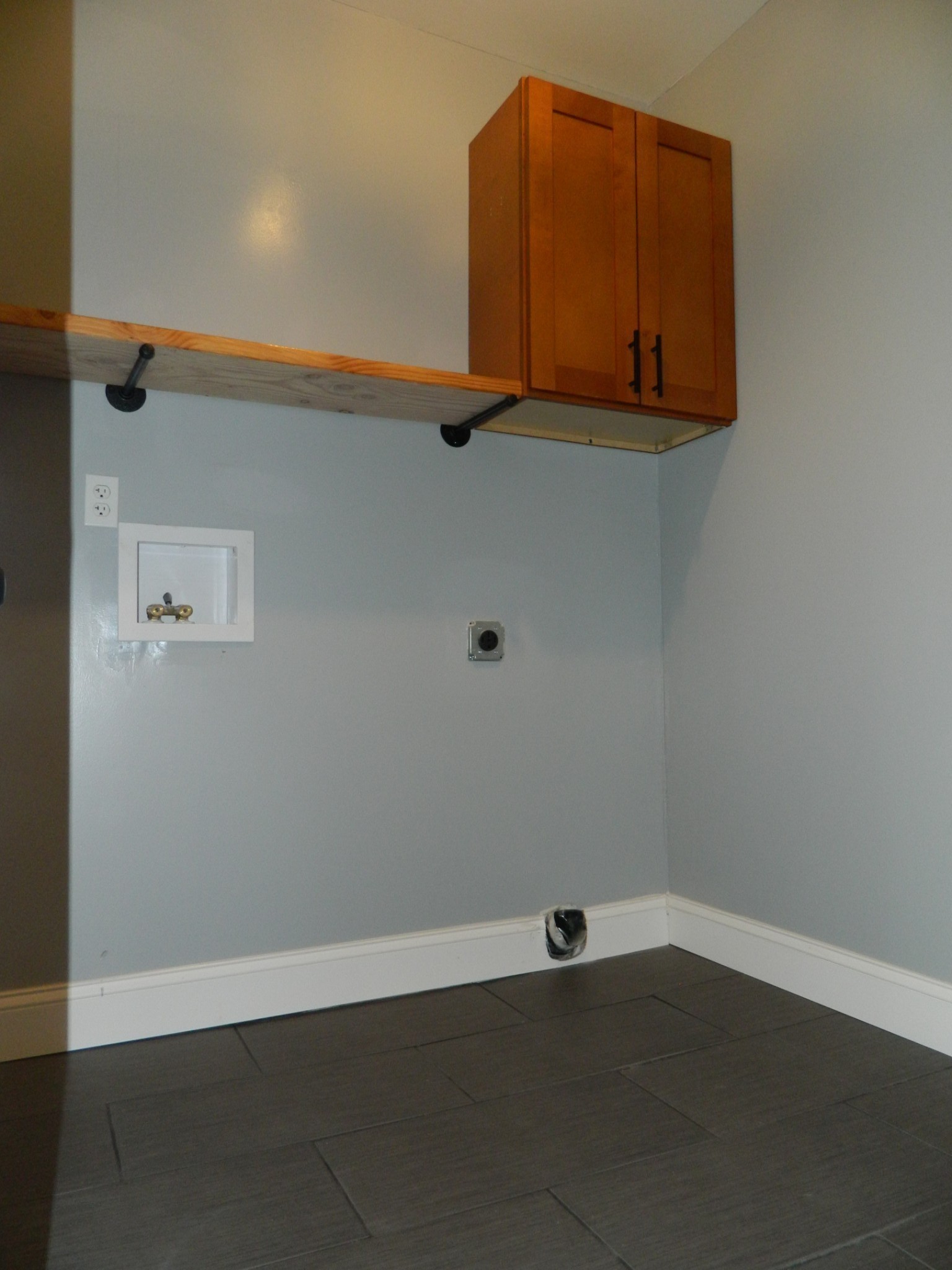 1276 Gip Manning Road Clarksville, TN 37042 - Photo 14 of 15 an empty room with wooden floor and windows