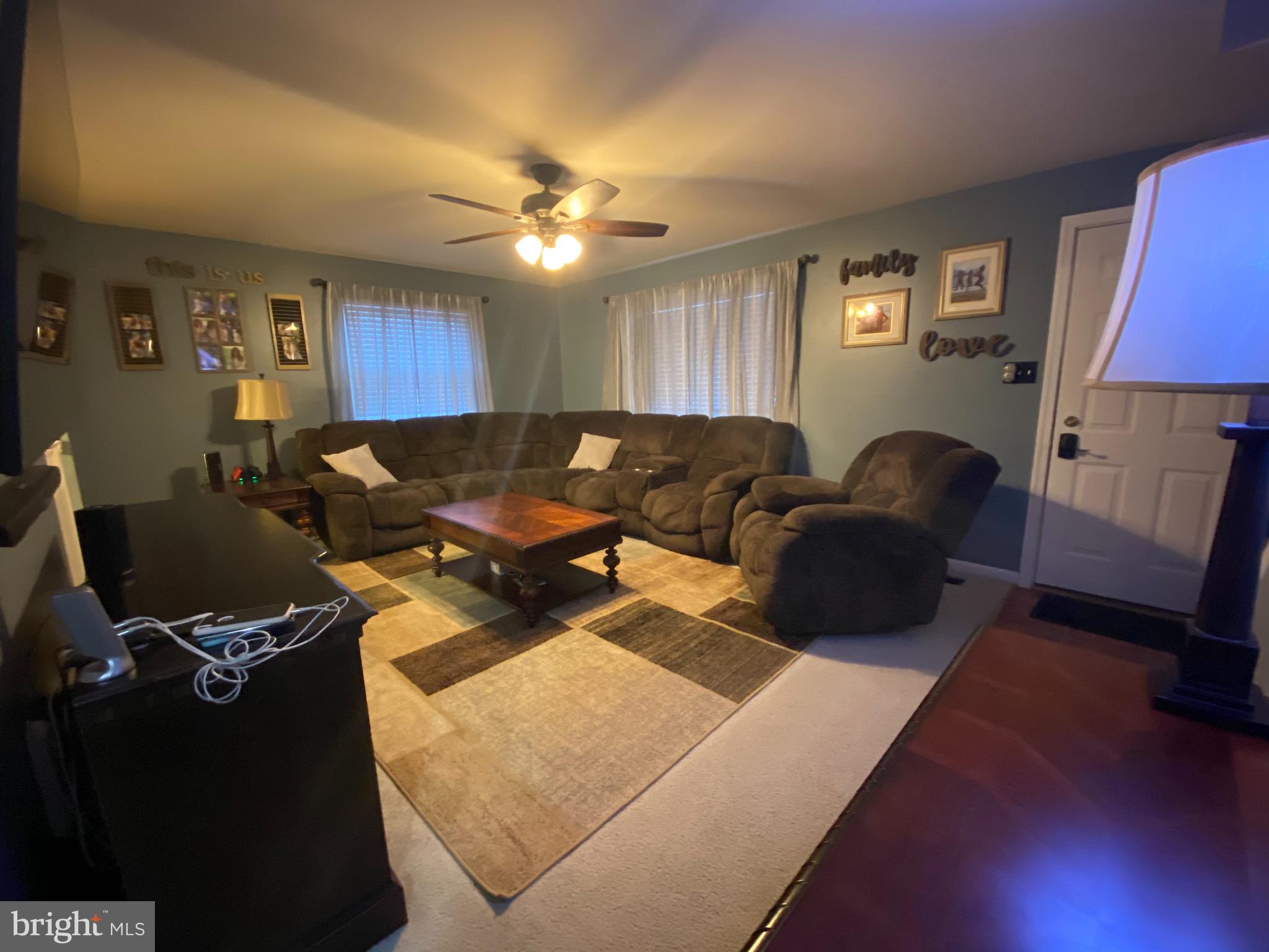 3710 Holly Grove Road Baltimore, MD 21220 - Photo 3 of 19 Living Room