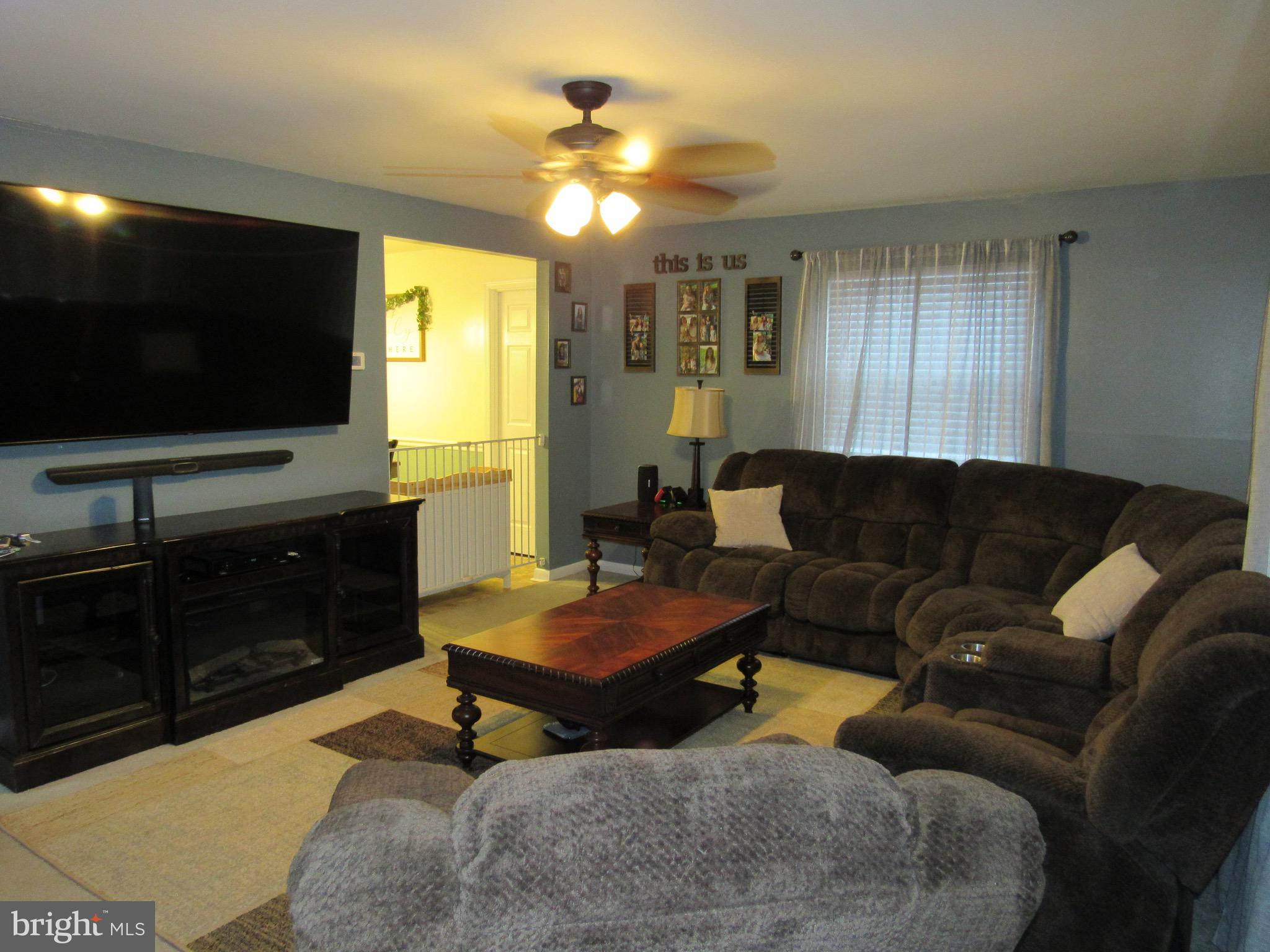 3710 Holly Grove Road Baltimore, MD 21220 - Photo 4 of 19 Living Room