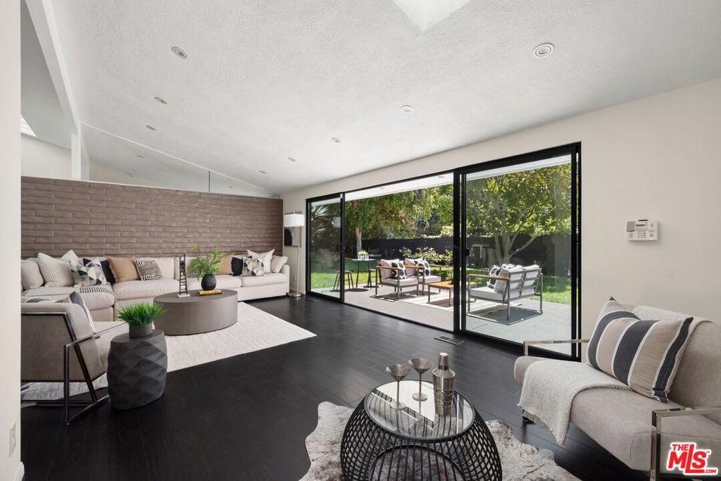 2100 Roscomare Road Los Angeles, CA 90077 - Photo 2 of 24 Gallery Image 2