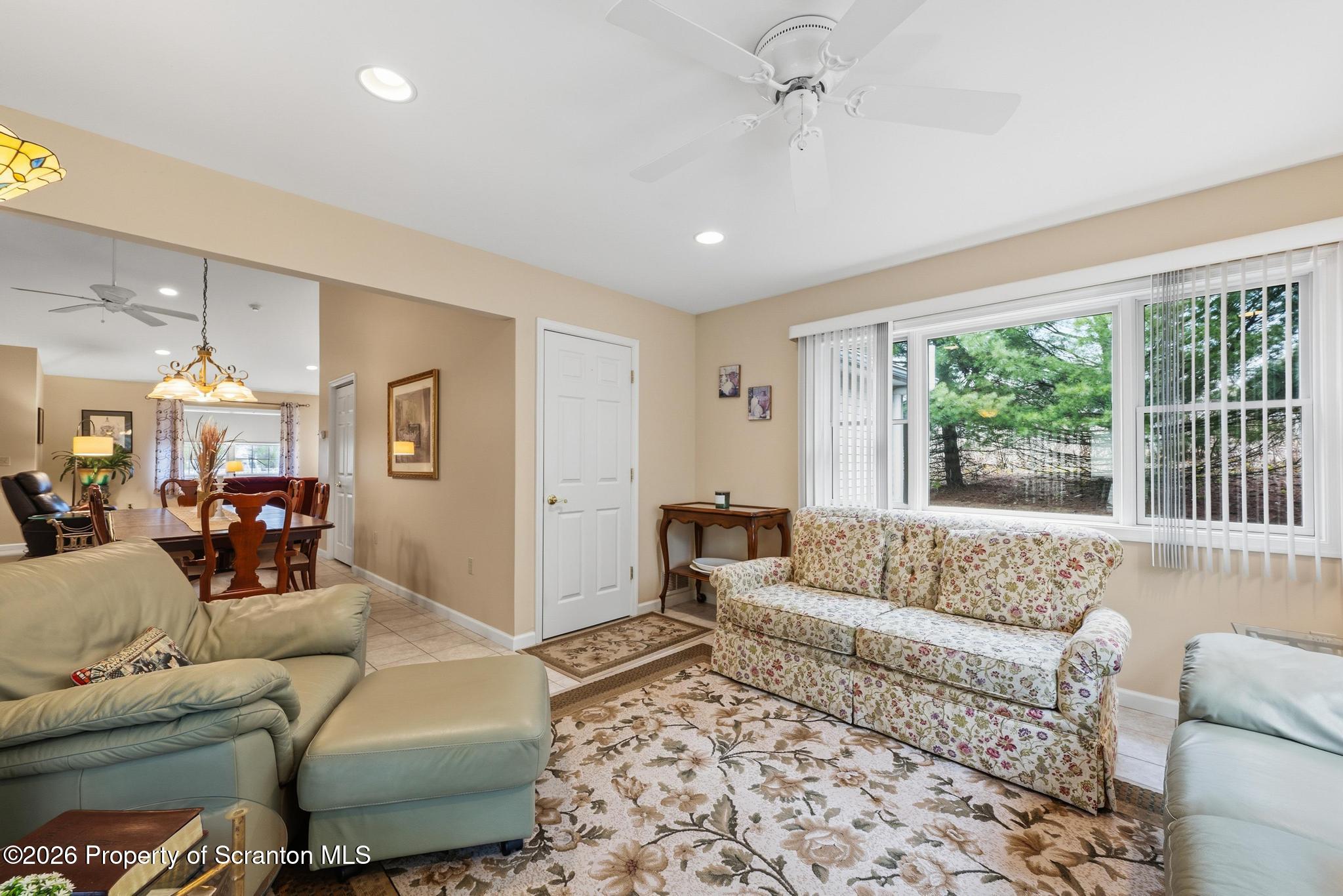 101 Little Spike Way Scranton, PA 18504 - Photo 11 of 39 DSC_6641-2