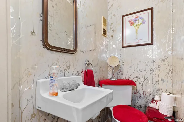 $130,000 | 1825 West Moss Avenue, Peoria, IL 61606