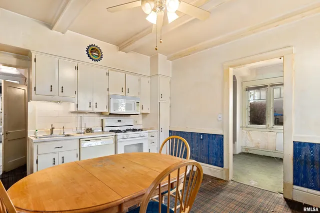 $130,000 | 1825 West Moss Avenue, Peoria, IL 61606