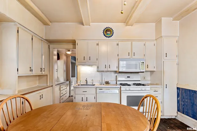 $130,000 | 1825 West Moss Avenue, Peoria, IL 61606