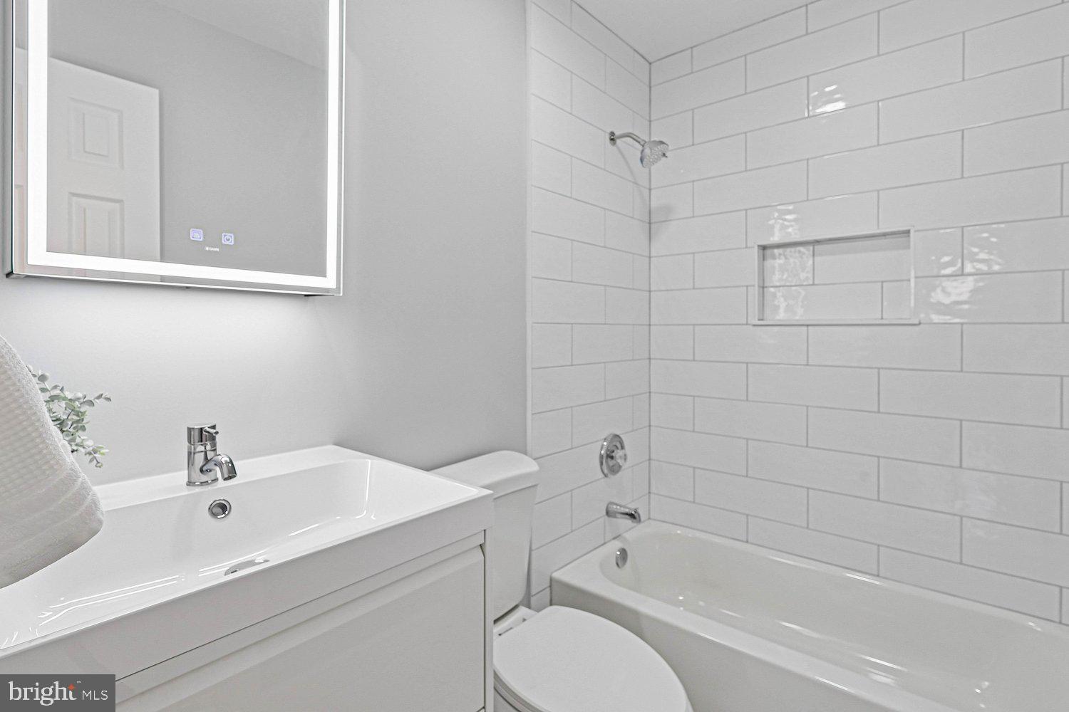 580 Park Road Severna Park, MD 21146 - Photo 16 of 36 Hall full bath