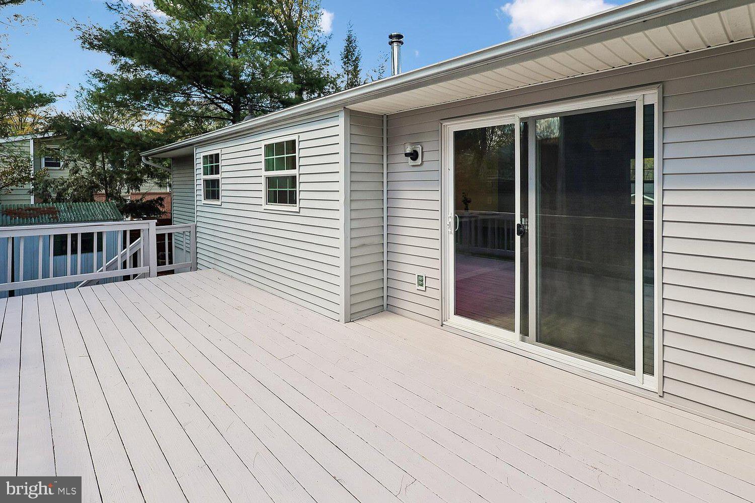 580 Park Road Severna Park, MD 21146 - Photo 24 of 36 Deck freshly coated