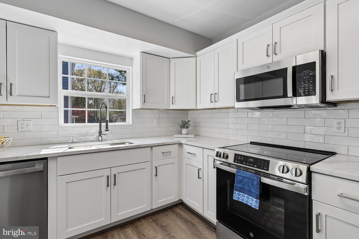 580 Park Road Severna Park, MD 21146 - Photo 4 of 36 New kitchen with quartz and stainless appliances
