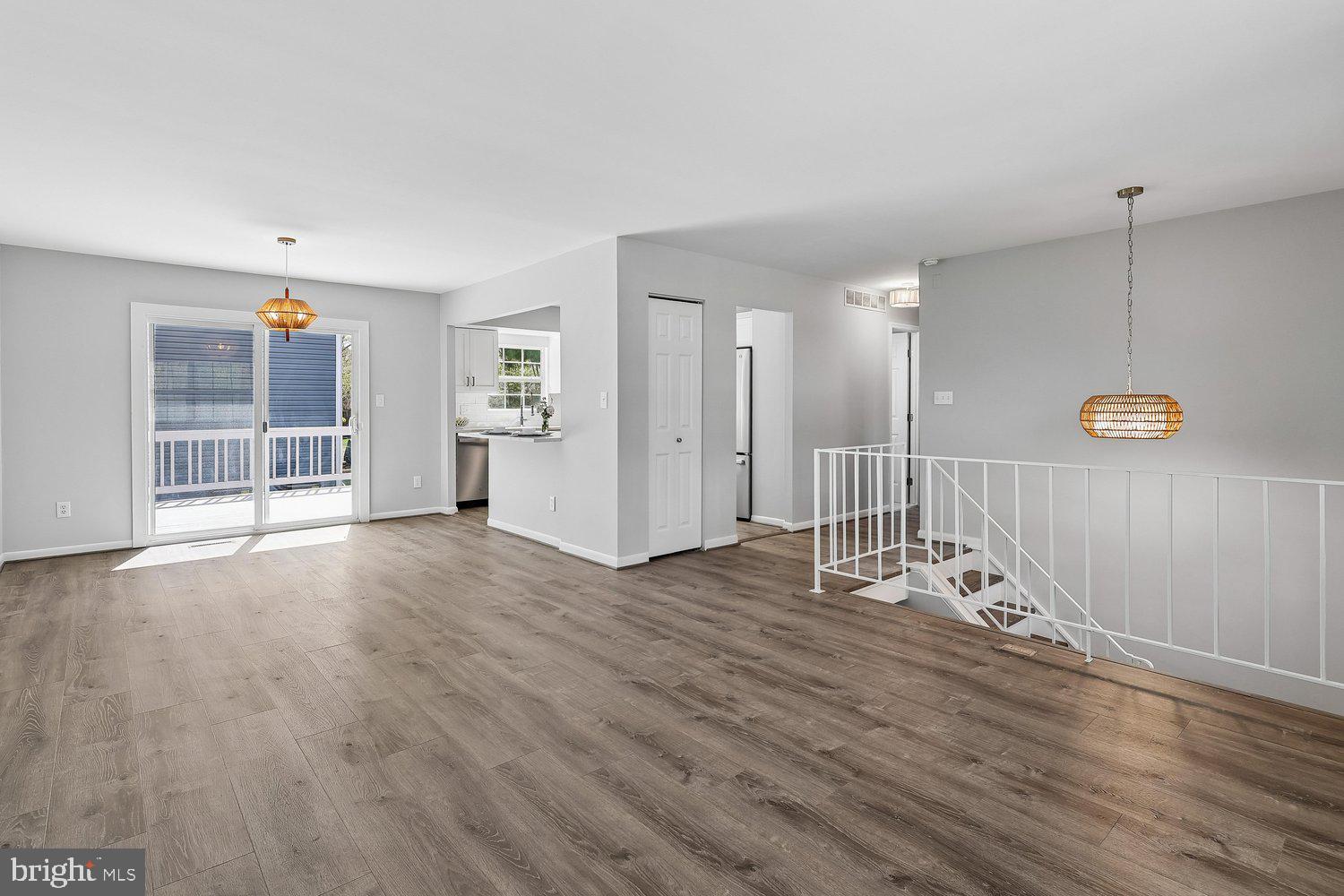 580 Park Road Severna Park, MD 21146 - Photo 10 of 36 Living Room & Dining Room