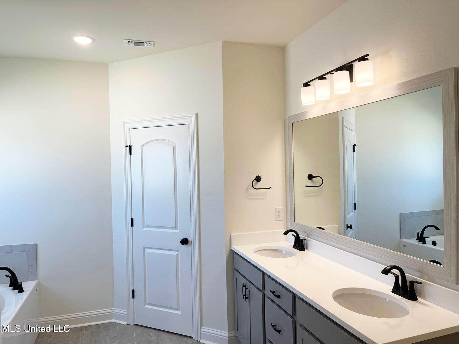 12111 Walker Road Ocean Springs, MS 39564 - Photo 10 of 20 Picture102 copy