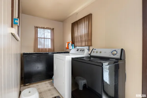 $120,000 | 105 North 1st Street, Sparland, IL 61565