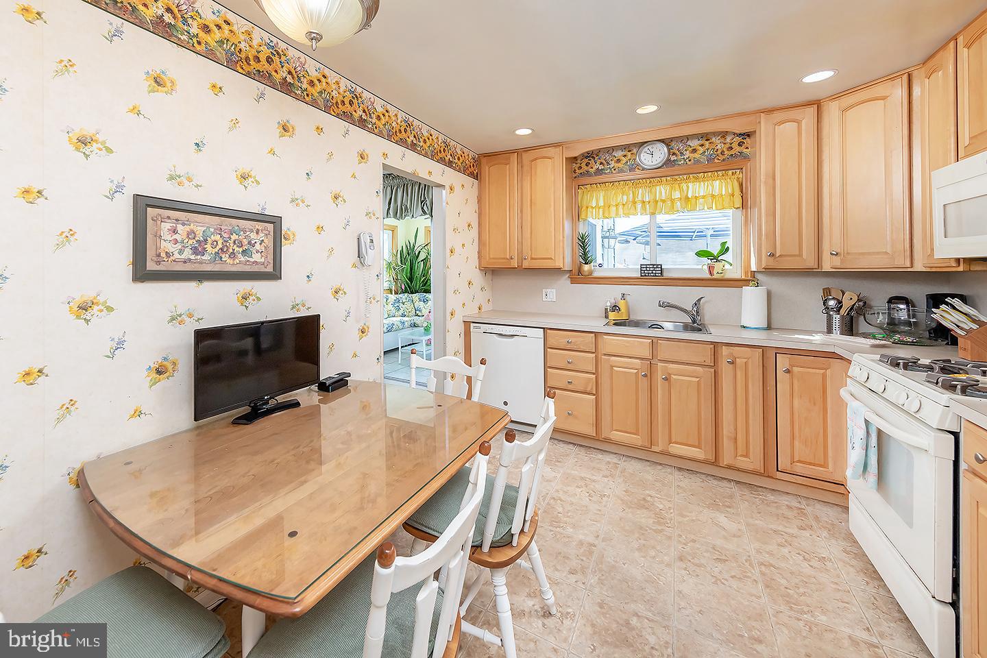 339 Peach Road Bellmawr, NJ 08031 - Photo 16 of 26 Eat-in kitchen