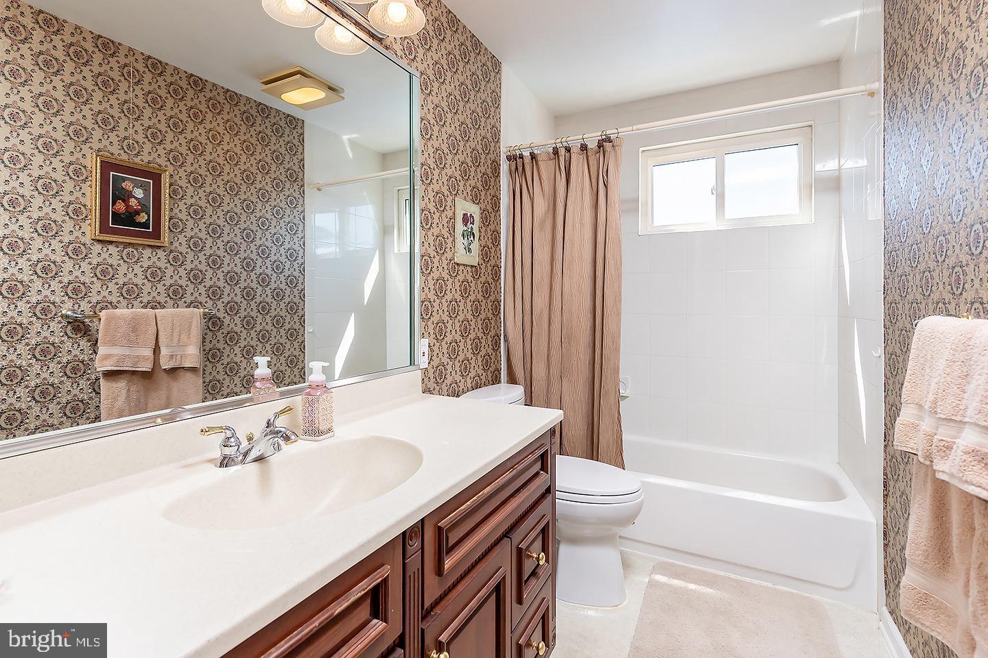 339 Peach Road Bellmawr, NJ 08031 - Photo 18 of 26 Main Floor Full Bath