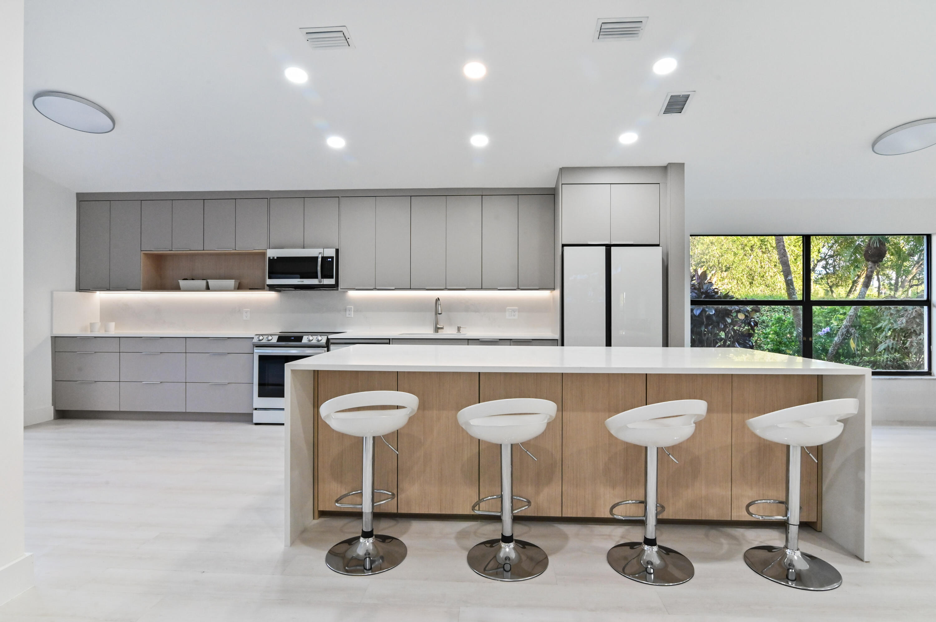 11294 Cloverleaf Circle Boca Raton, FL 33428 - Photo 9 of 81 breakfast bar